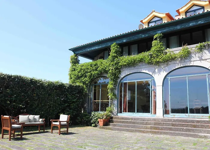 Spacious With Private Pool In Esposende *