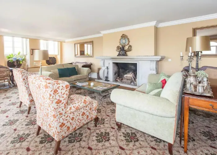 Spacious With Private Pool In Villa *