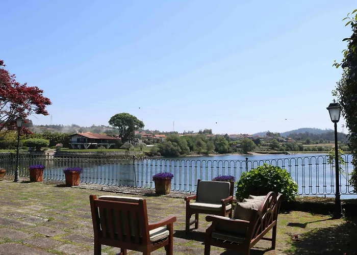 Spacious With Private Pool In Esposende