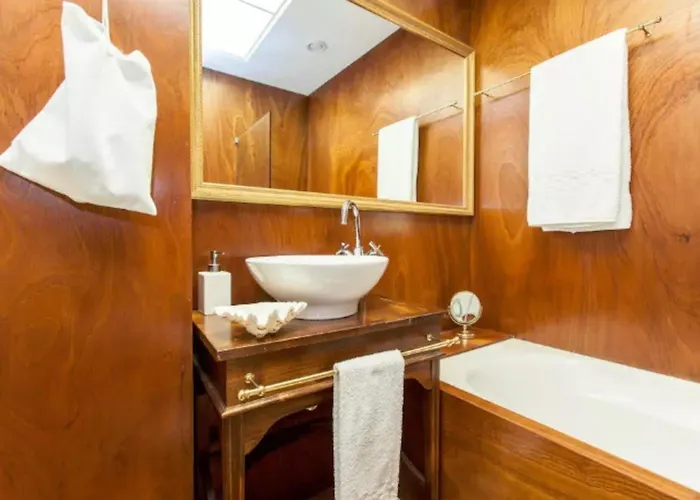 Spacious With Private Pool In Villa